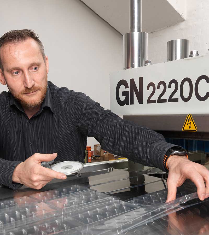 Unser Geschäftsführer bei der Qualitätsprüfung